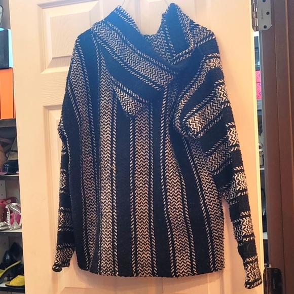 Poncho - Picture 4 of 6